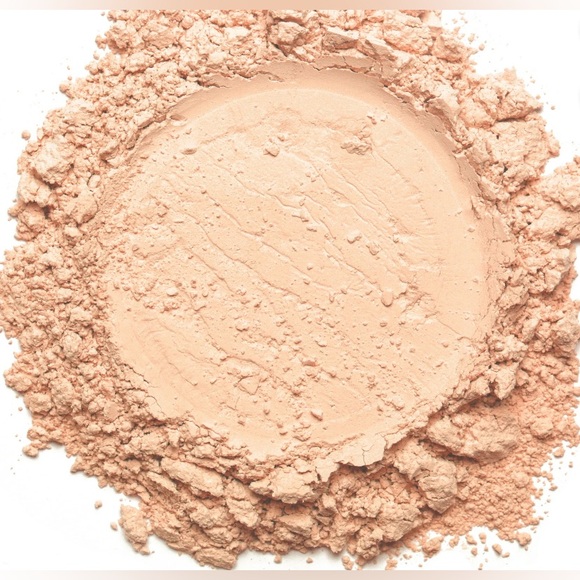 Hard Candy Marilyn Monroe Body Powder, Gold - Picture 2 of 4